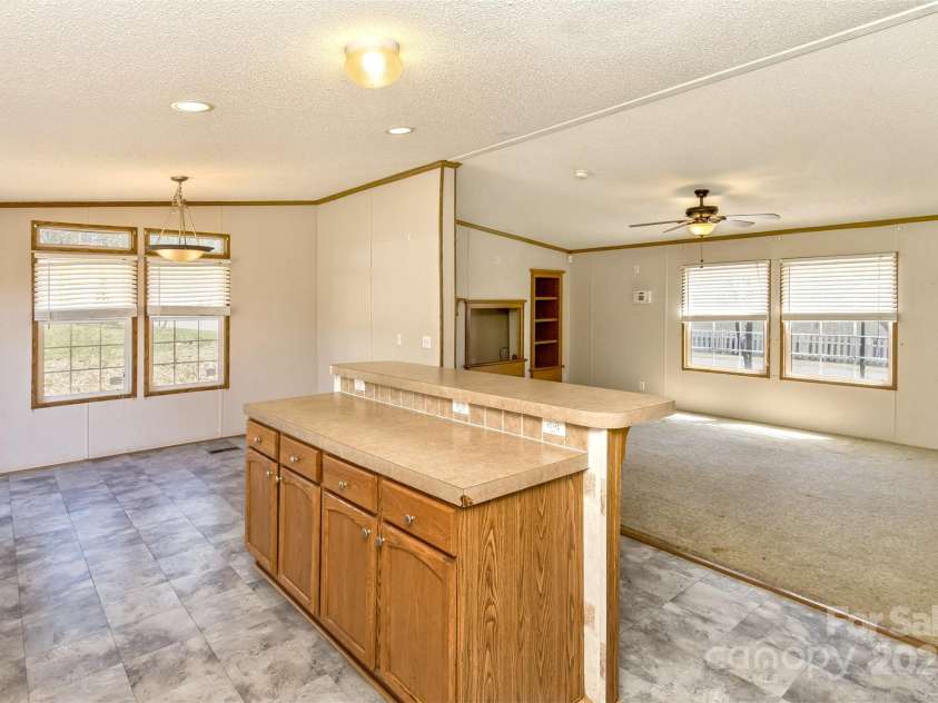 18 Evelyn Acres Drive, Asheville, NC 28806.  MLS# CAR4233136, YatesRealty ID 5706. 