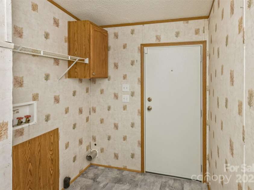 18 Evelyn Acres Drive, Asheville, NC 28806.  MLS# CAR4233136, YatesRealty ID 5706. 