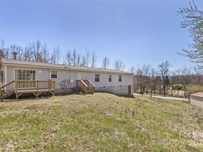 18 Evelyn Acres Drive, Asheville, NC 28806.  MLS# CAR4233136, YatesRealty ID 5706. 