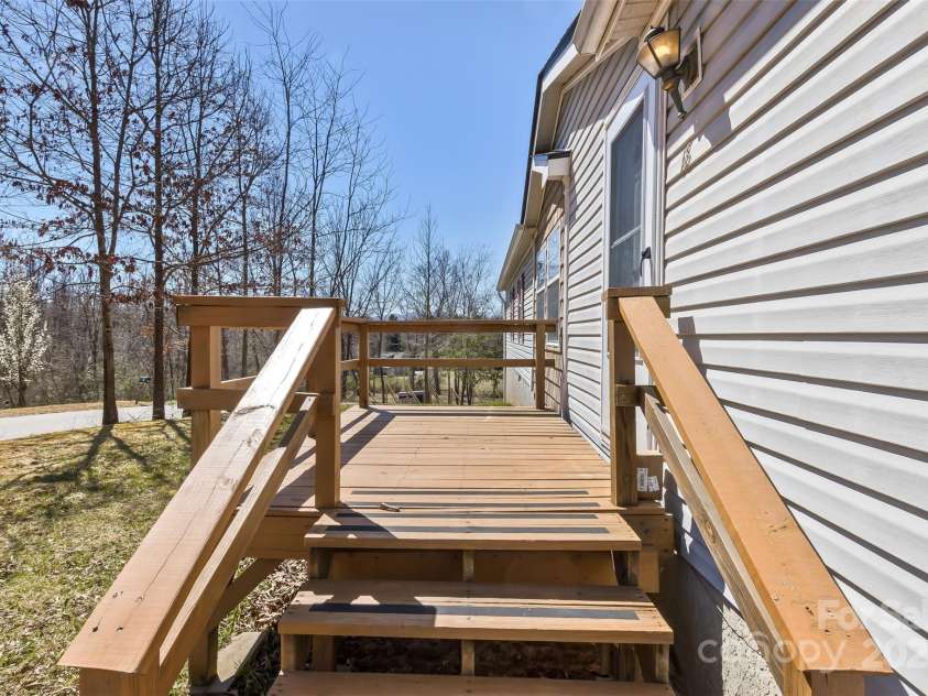 18 Evelyn Acres Drive, Asheville, NC 28806.  MLS# CAR4233136, YatesRealty ID 5706. 