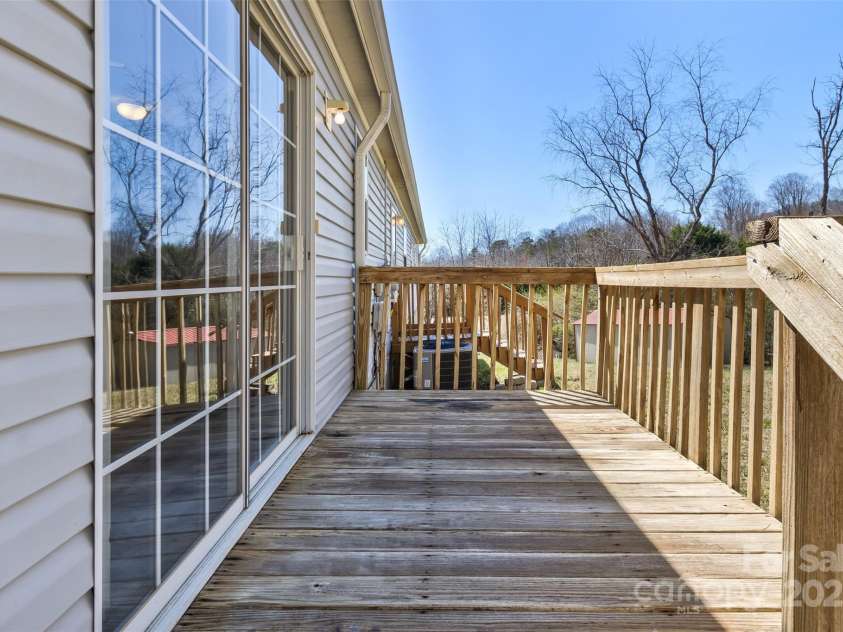 18 Evelyn Acres Drive, Asheville, NC 28806.  MLS# CAR4233136, YatesRealty ID 5706. 