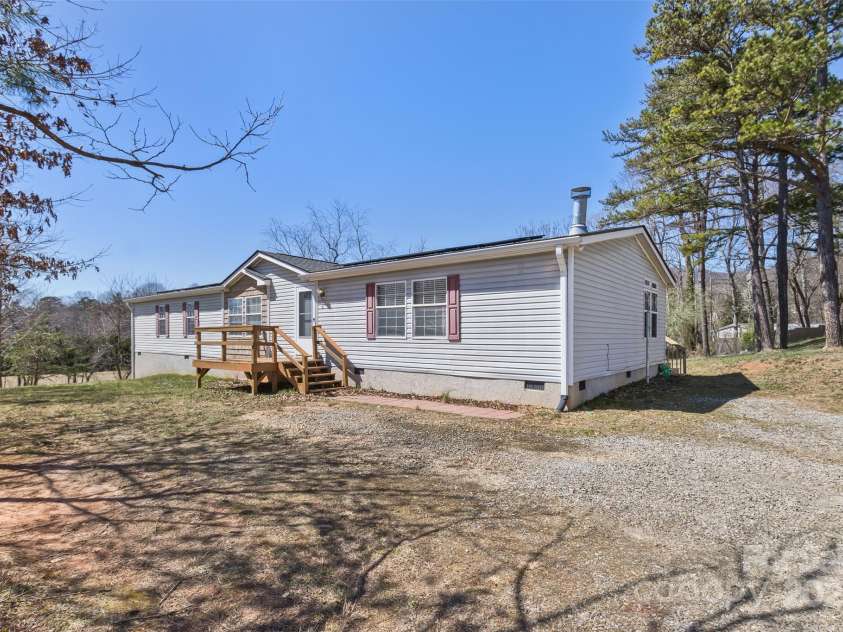 18 Evelyn Acres Drive, Asheville, NC 28806.  MLS# CAR4233136, YatesRealty ID 5706. 