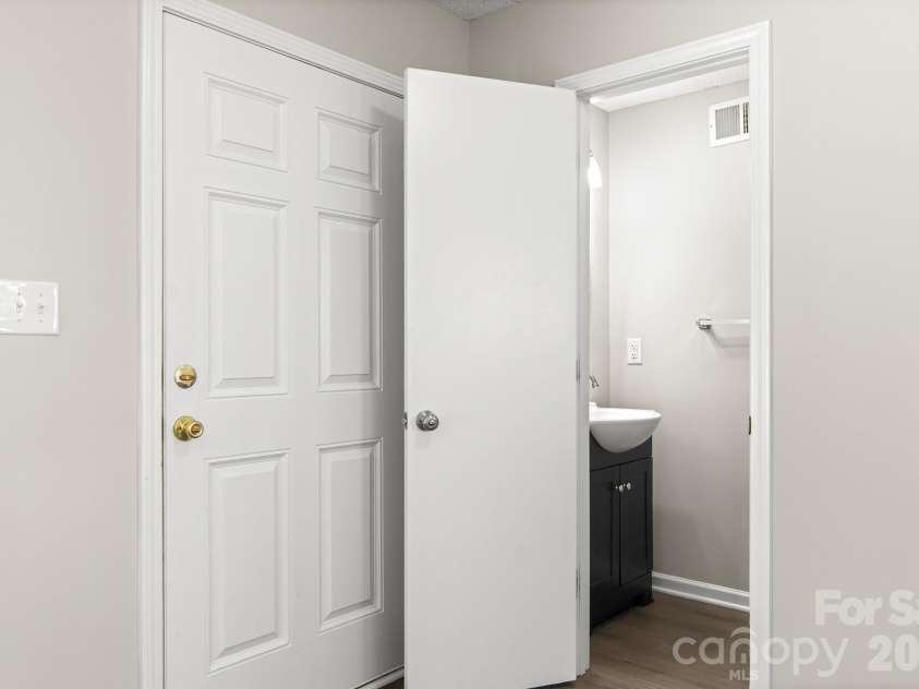 2303 Highland Park Drive, Charlotte, NC 28269.  MLS# CAR4434277, YatesRealty ID 57064. 