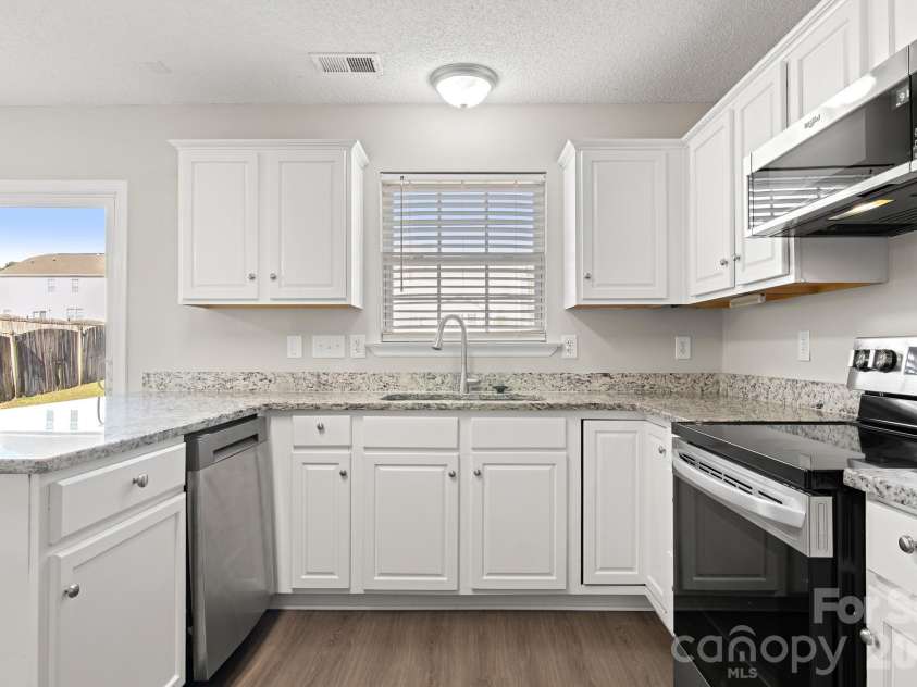 2303 Highland Park Drive, Charlotte, NC 28269.  MLS# CAR4434277, YatesRealty ID 57064. 