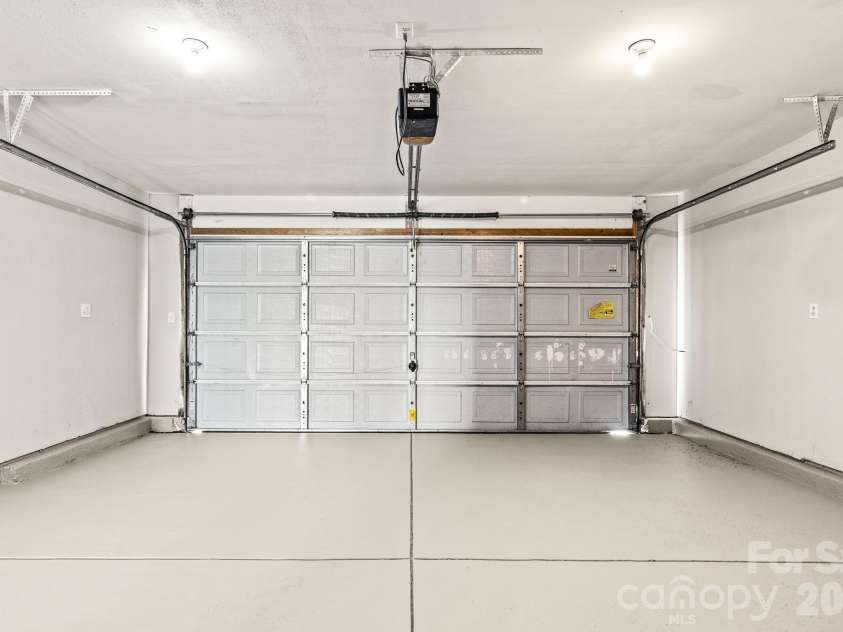 2303 Highland Park Drive, Charlotte, NC 28269.  MLS# CAR4434277, YatesRealty ID 57064. 