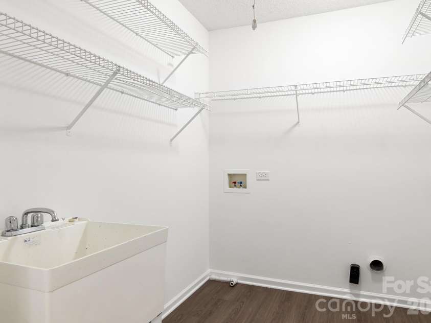 2303 Highland Park Drive, Charlotte, NC 28269.  MLS# CAR4434277, YatesRealty ID 57064. 