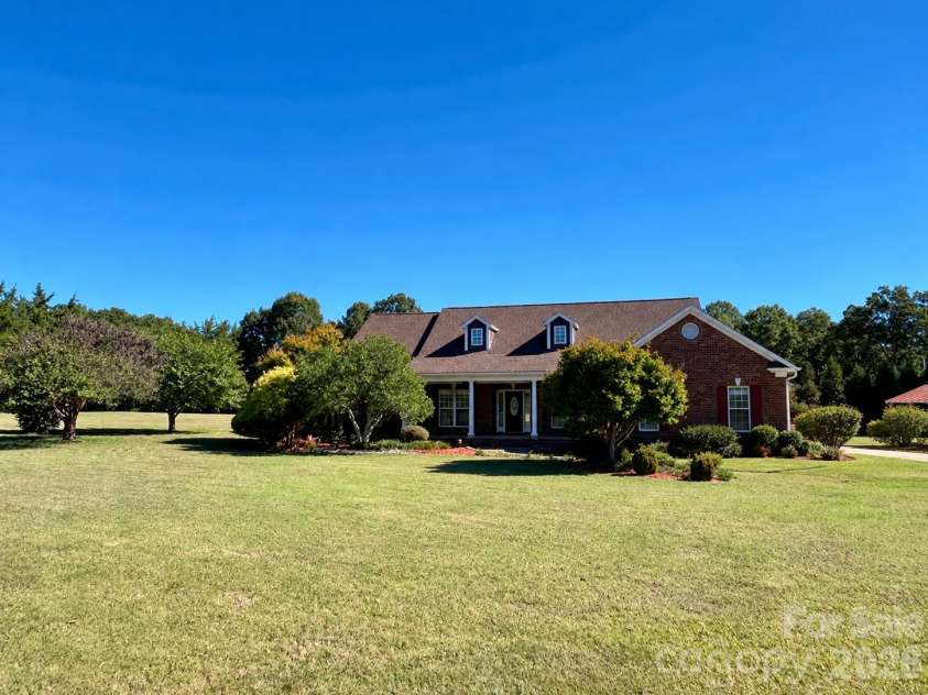 1501 Cox Road, Matthews, NC 28104.  MLS# CAR4420013, YatesRealty ID 57066. 