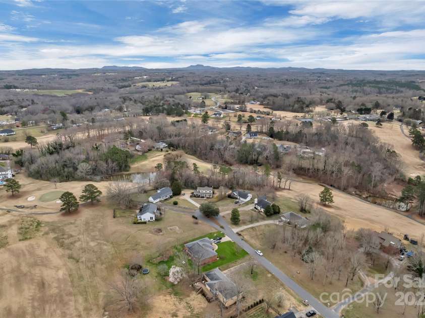 107 Pinelake Drive, Kings Mountain, NC 28086.  MLS# CAR4232328, YatesRealty ID 5707. 