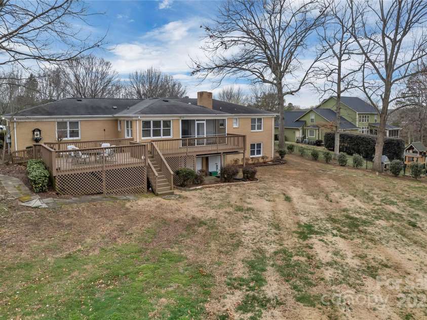 107 Pinelake Drive, Kings Mountain, NC 28086.  MLS# CAR4232328, YatesRealty ID 5707. 