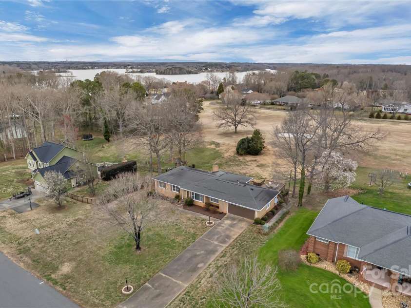 107 Pinelake Drive, Kings Mountain, NC 28086.  MLS# CAR4232328, YatesRealty ID 5707. 