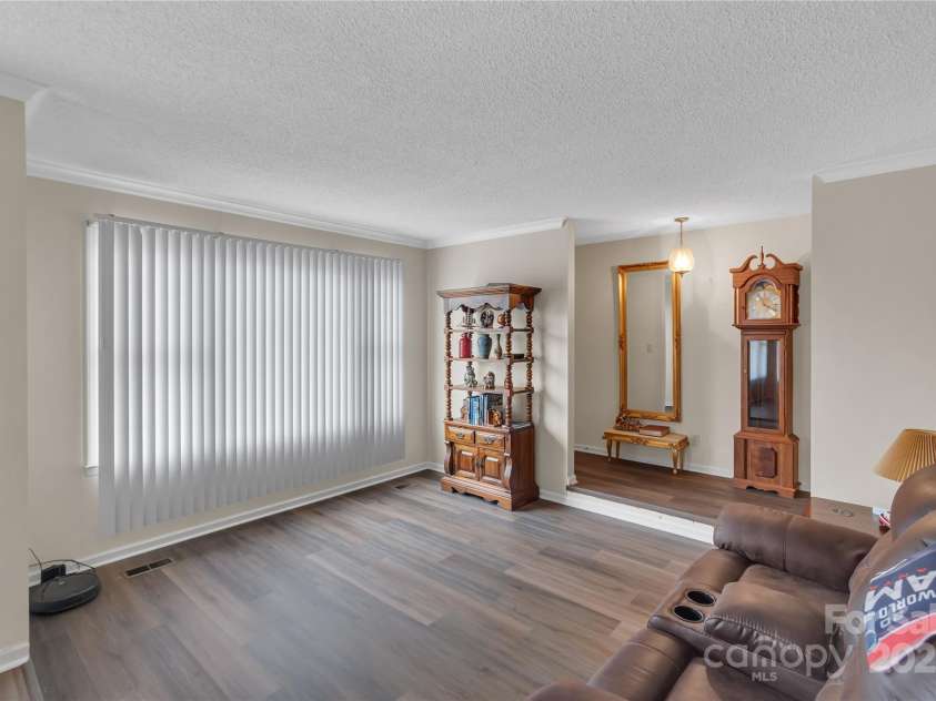 107 Pinelake Drive, Kings Mountain, NC 28086.  MLS# CAR4232328, YatesRealty ID 5707. 