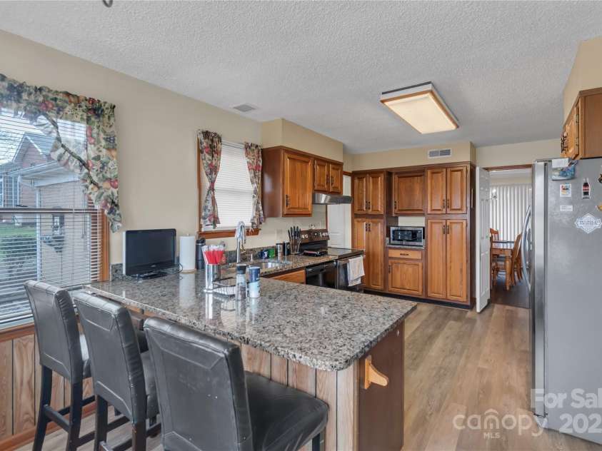 107 Pinelake Drive, Kings Mountain, NC 28086.  MLS# CAR4232328, YatesRealty ID 5707. 