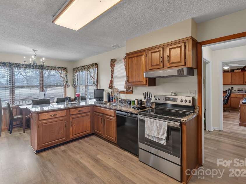 107 Pinelake Drive, Kings Mountain, NC 28086.  MLS# CAR4232328, YatesRealty ID 5707. 