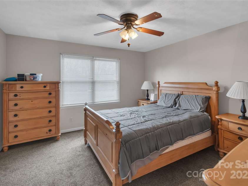 107 Pinelake Drive, Kings Mountain, NC 28086.  MLS# CAR4232328, YatesRealty ID 5707. 