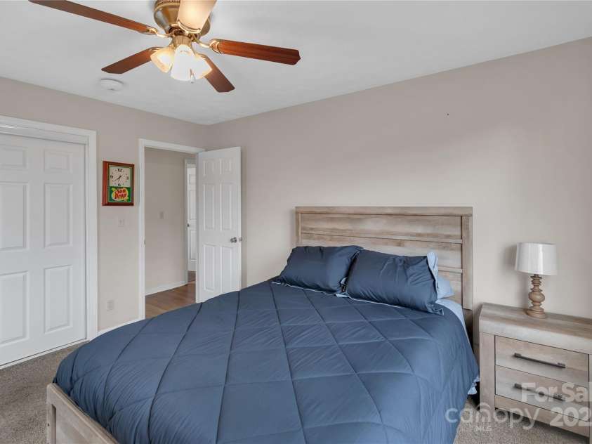 107 Pinelake Drive, Kings Mountain, NC 28086.  MLS# CAR4232328, YatesRealty ID 5707. 