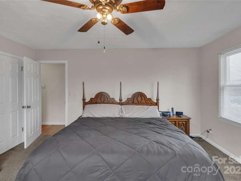 107 Pinelake Drive, Kings Mountain, NC 28086.  MLS# CAR4232328, YatesRealty ID 5707. 