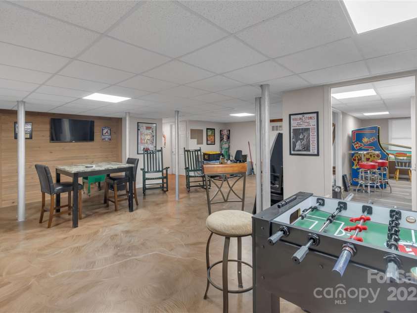 107 Pinelake Drive, Kings Mountain, NC 28086.  MLS# CAR4232328, YatesRealty ID 5707. 