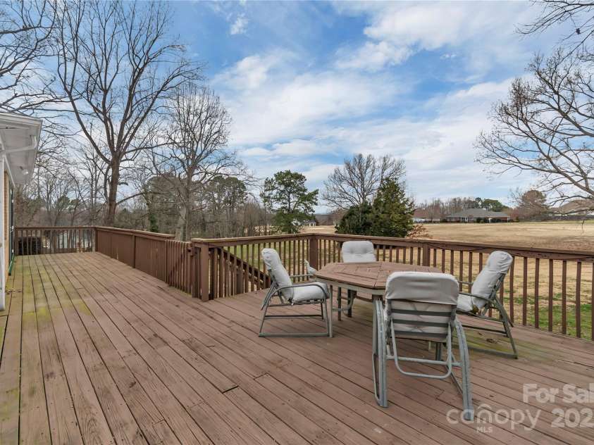 107 Pinelake Drive, Kings Mountain, NC 28086.  MLS# CAR4232328, YatesRealty ID 5707. 