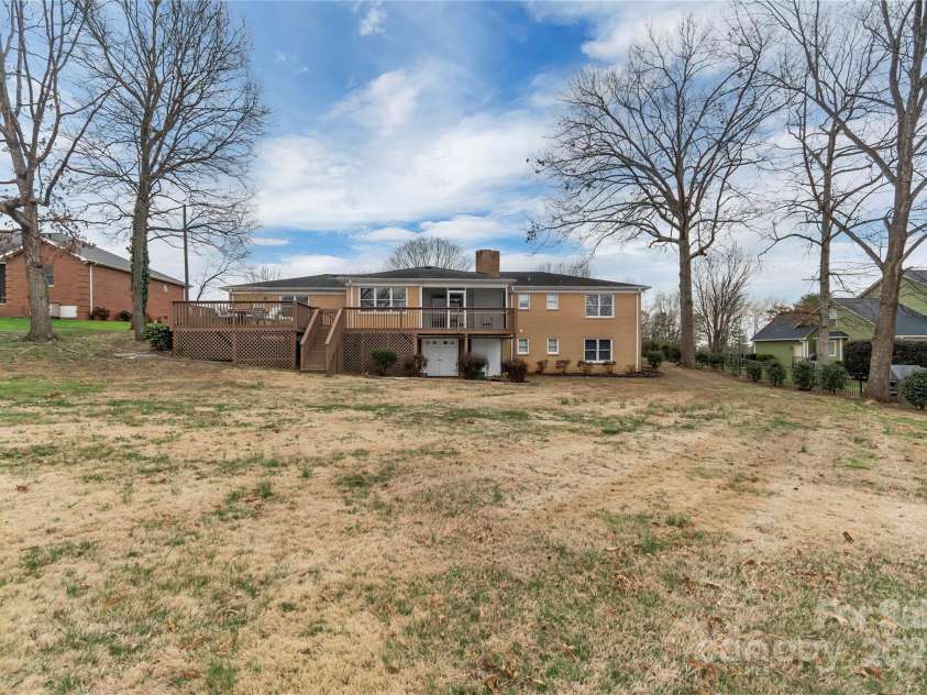 107 Pinelake Drive, Kings Mountain, NC 28086.  MLS# CAR4232328, YatesRealty ID 5707. 