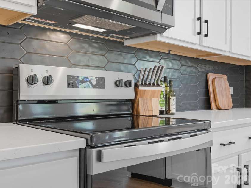 11935 Basking Drive, Charlotte, NC 28214.  MLS# CAR4345668, YatesRealty ID 5707. 