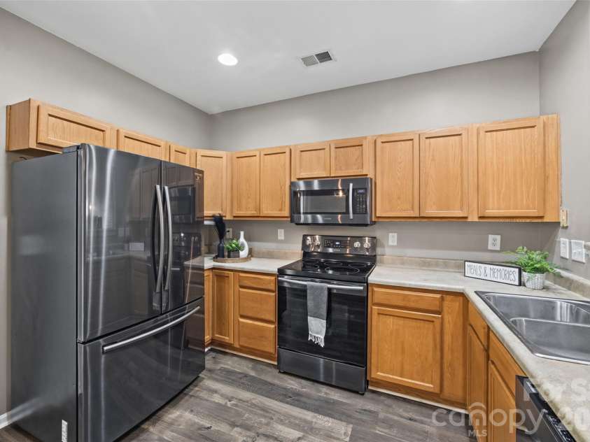 487 Delta Drive, Fort Mill, SC 29715.  MLS# CAR4433788, YatesRealty ID 57085. 