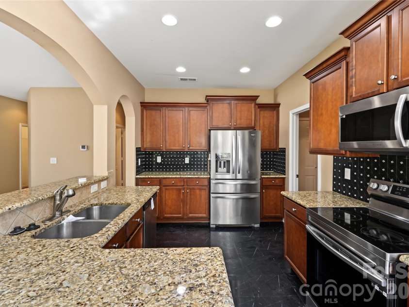 9738 Loughlin Lane, Charlotte, NC 28273.  MLS# CAR4409097, YatesRealty ID 57096. 