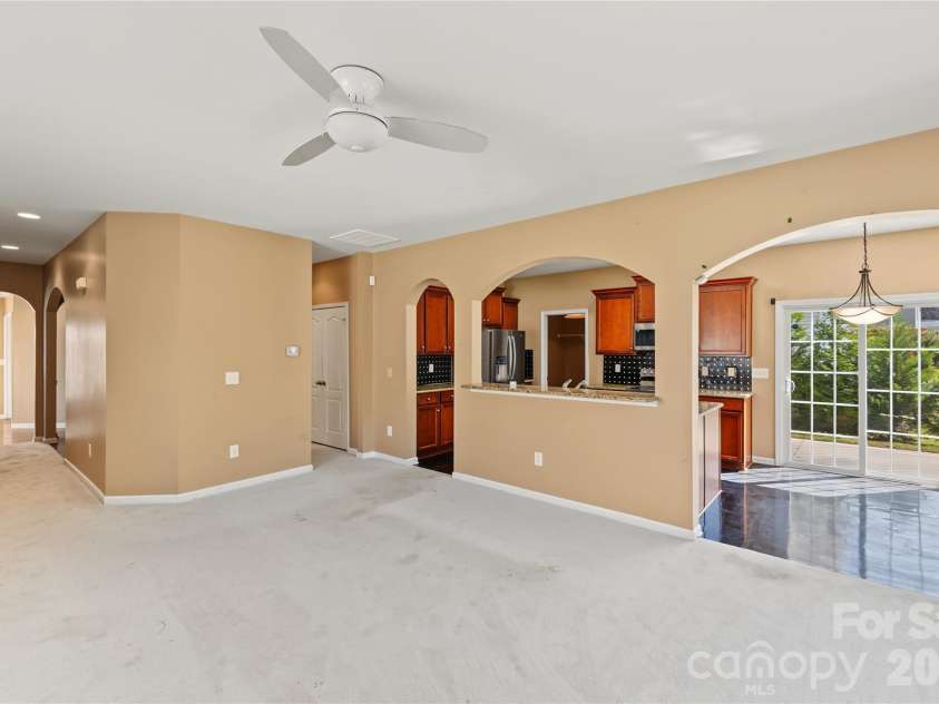 9738 Loughlin Lane, Charlotte, NC 28273.  MLS# CAR4409097, YatesRealty ID 57096. 