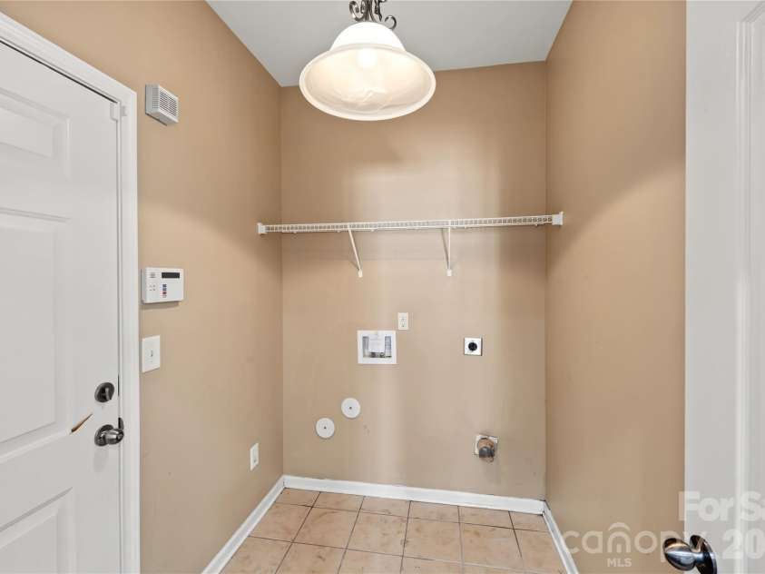 9738 Loughlin Lane, Charlotte, NC 28273.  MLS# CAR4409097, YatesRealty ID 57096. 