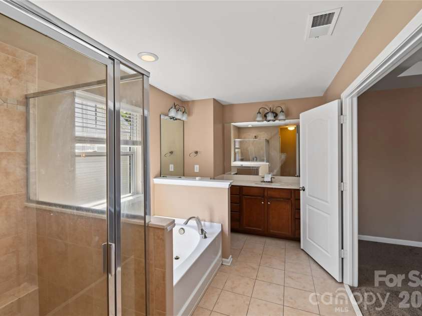 9738 Loughlin Lane, Charlotte, NC 28273.  MLS# CAR4409097, YatesRealty ID 57096. 