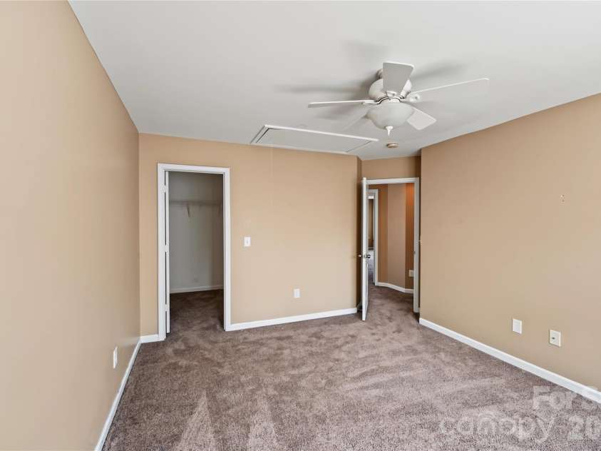 9738 Loughlin Lane, Charlotte, NC 28273.  MLS# CAR4409097, YatesRealty ID 57096. 