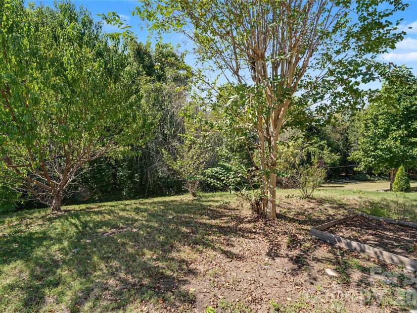 9738 Loughlin Lane, Charlotte, NC 28273.  MLS# CAR4409097, YatesRealty ID 57096. 