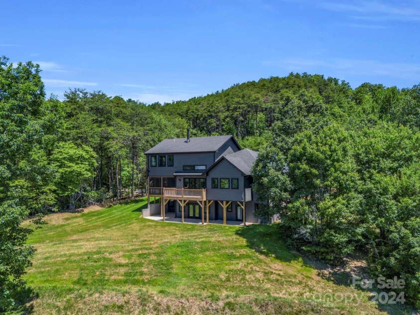 345 Preservation Trail, Columbus, NC 28722.  MLS# CAR4077956, YatesRealty ID 571. Gracious Living with a Stunning View