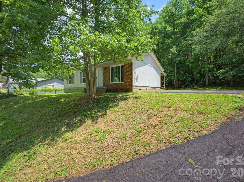 488 JOHN SWOFFORD Road, Nebo, NC 28761.  MLS# CAR4399061, YatesRealty ID 571. 
