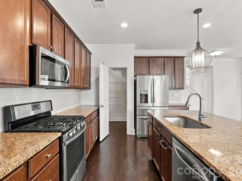 2311 Woodward Avenue, Charlotte, NC 28206.  MLS# CAR4430147, YatesRealty ID 57100. 