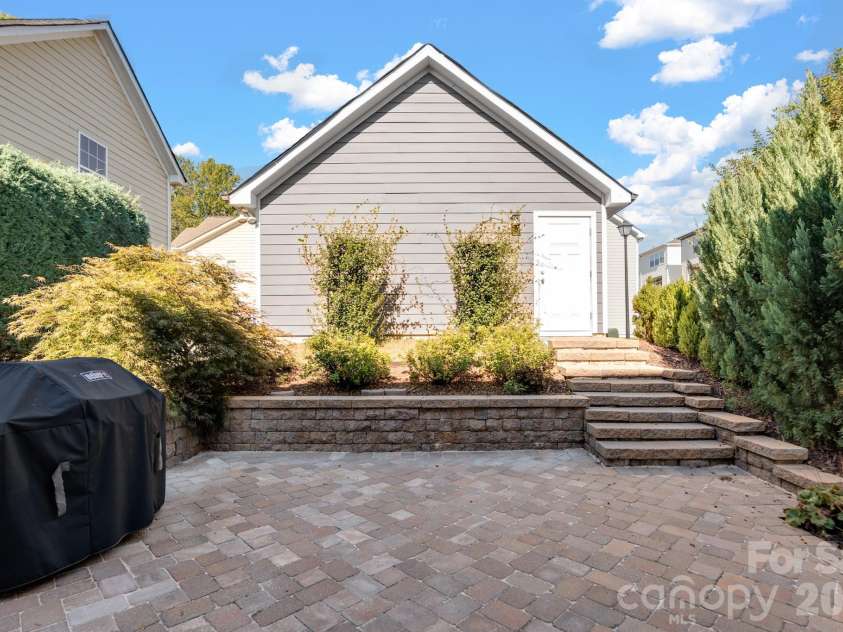 2311 Woodward Avenue, Charlotte, NC 28206.  MLS# CAR4430147, YatesRealty ID 57100. 