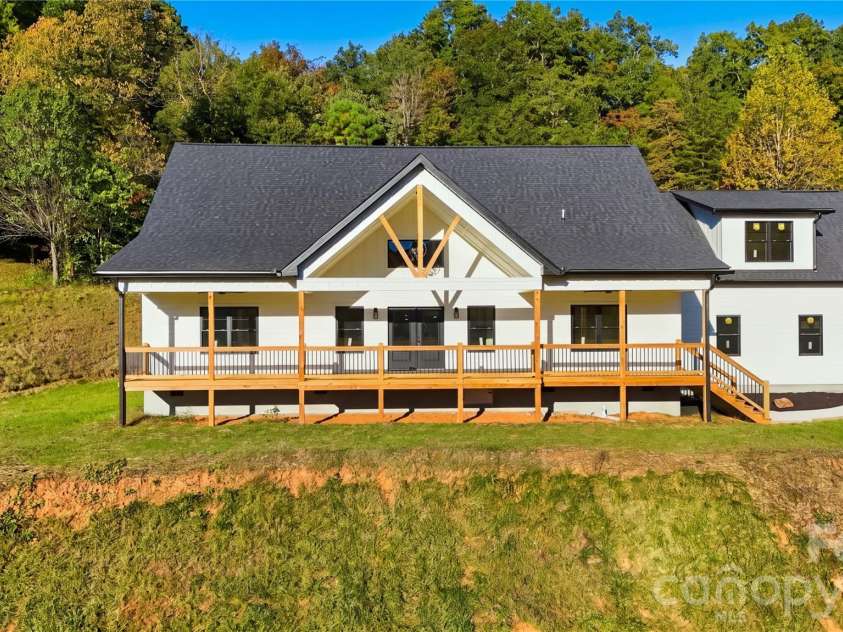 431 Tahlfield Road, Sylva, NC 28779.  MLS# CAR4380590, YatesRealty ID 57101. 