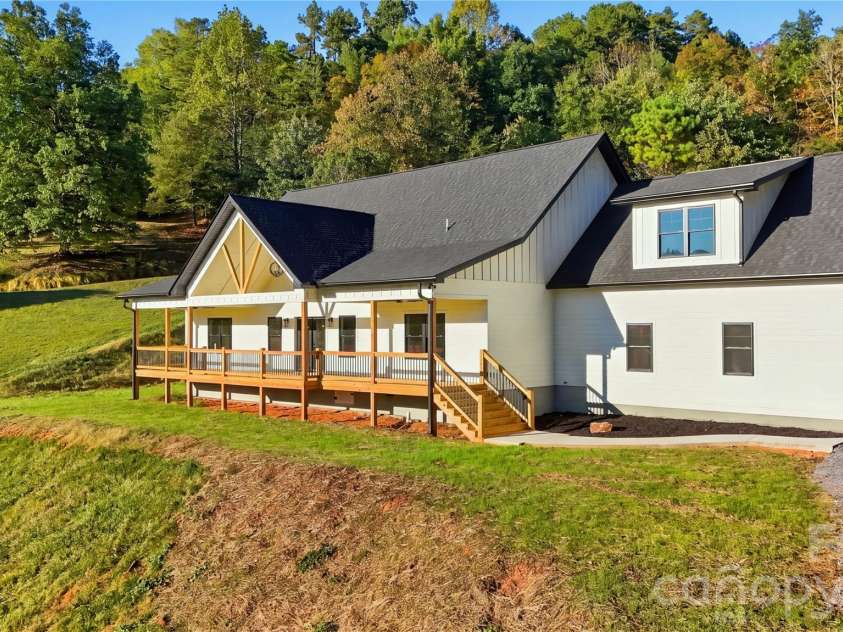 431 Tahlfield Road, Sylva, NC 28779.  MLS# CAR4380590, YatesRealty ID 57101. 