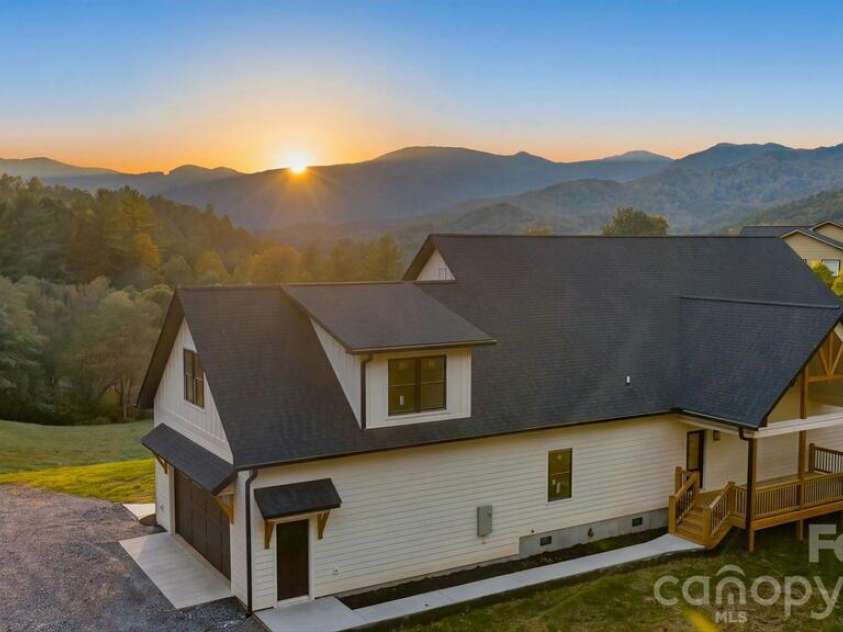 431 Tahlfield Road, Sylva, NC 28779.  MLS# CAR4380590, YatesRealty ID 57101. 