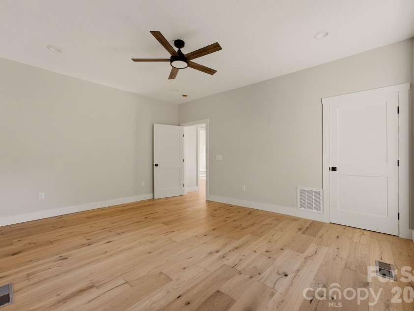 431 Tahlfield Road, Sylva, NC 28779.  MLS# CAR4380590, YatesRealty ID 57101. 