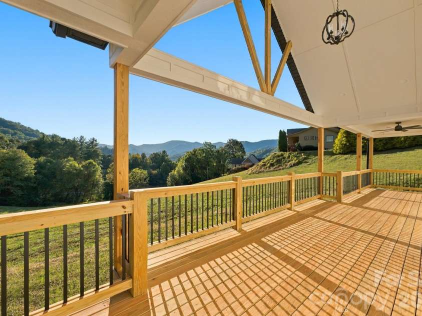 431 Tahlfield Road, Sylva, NC 28779.  MLS# CAR4380590, YatesRealty ID 57101. 