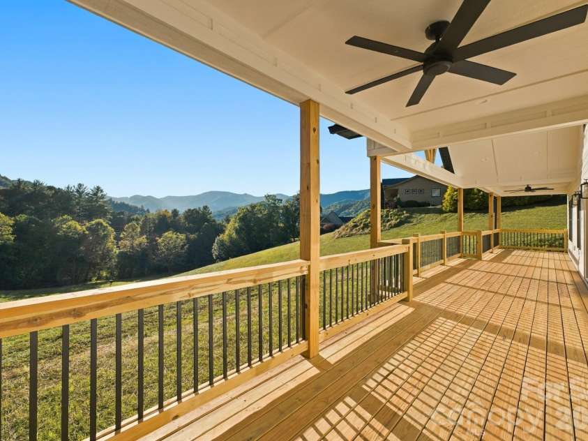 431 Tahlfield Road, Sylva, NC 28779.  MLS# CAR4380590, YatesRealty ID 57101. 