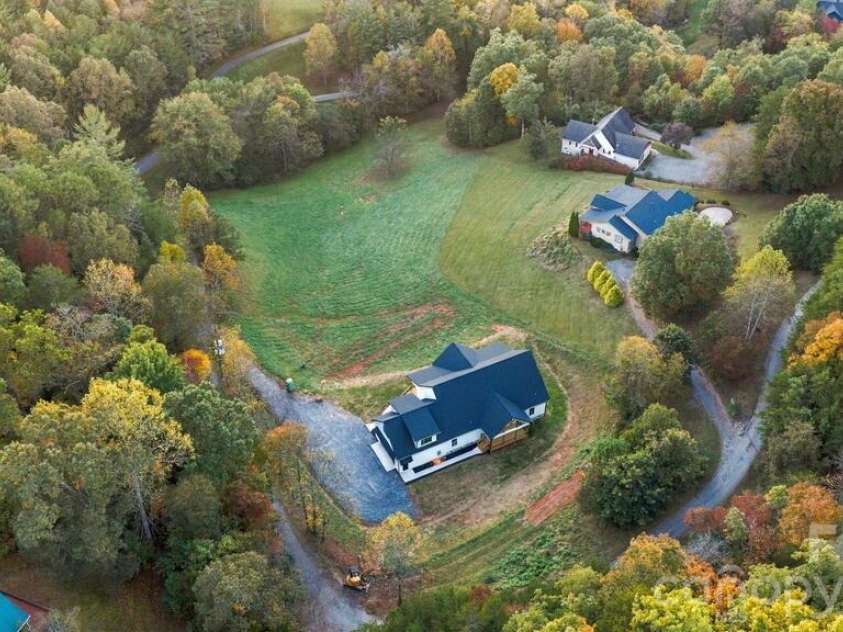 431 Tahlfield Road, Sylva, NC 28779.  MLS# CAR4380590, YatesRealty ID 57101. 