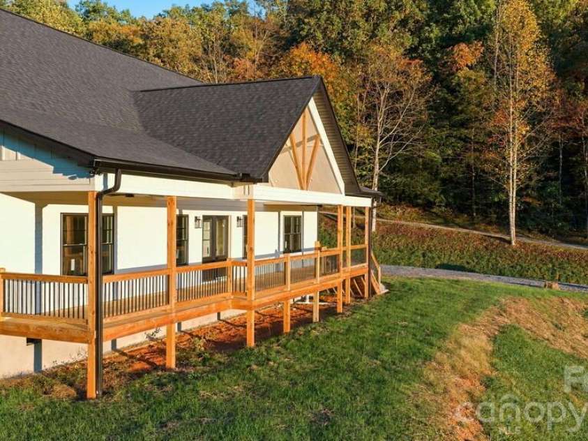 431 Tahlfield Road, Sylva, NC 28779.  MLS# CAR4380590, YatesRealty ID 57101. Stunning large front covered porch