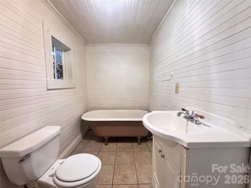 907 Fulton Street, Salisbury, NC 28144.  MLS# CAR4435208, YatesRealty ID 57103. 