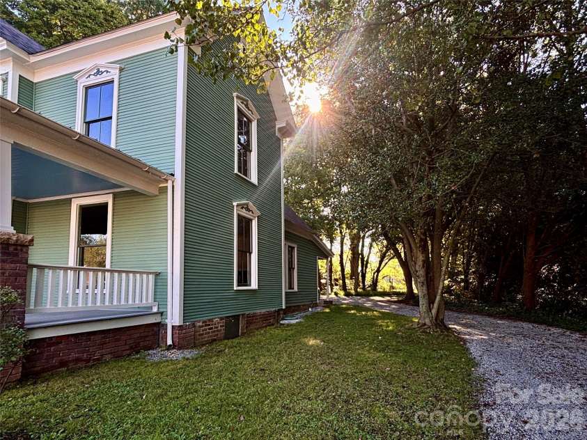 907 Fulton Street, Salisbury, NC 28144.  MLS# CAR4435208, YatesRealty ID 57103. 