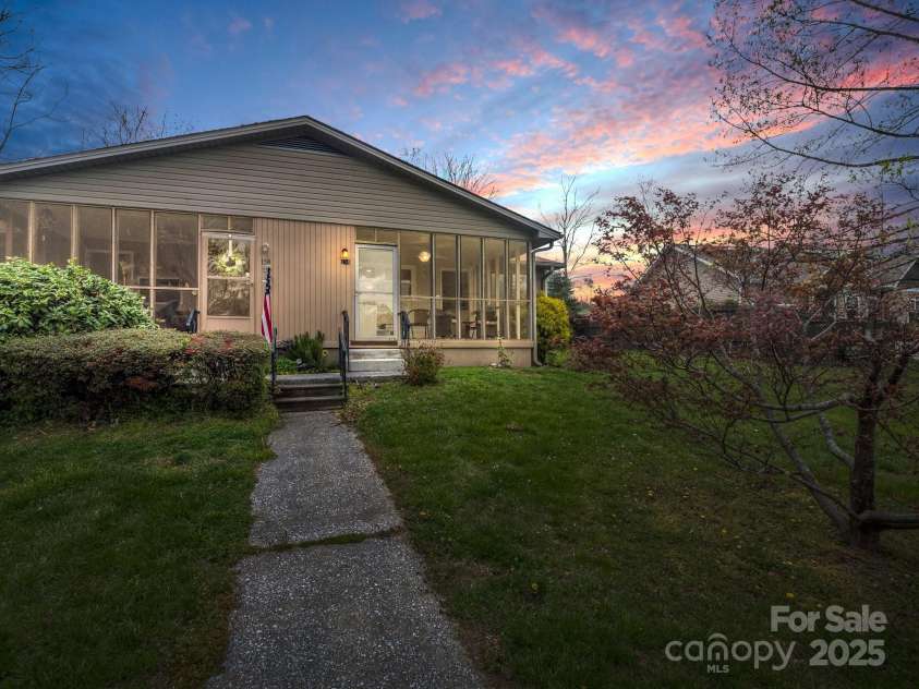 154 Freedom Road, Hendersonville, NC 28782.  MLS# CAR4243481, YatesRealty ID 5711. 