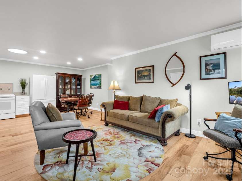 154 Freedom Road, Hendersonville, NC 28782.  MLS# CAR4243481, YatesRealty ID 5711. 