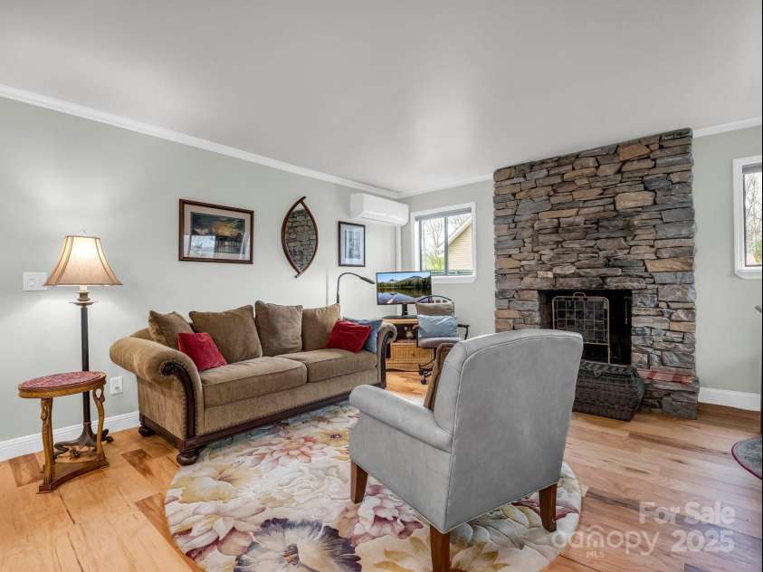 154 Freedom Road, Hendersonville, NC 28782.  MLS# CAR4243481, YatesRealty ID 5711. 