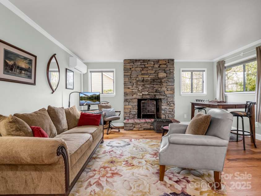 154 Freedom Road, Hendersonville, NC 28782.  MLS# CAR4243481, YatesRealty ID 5711. 