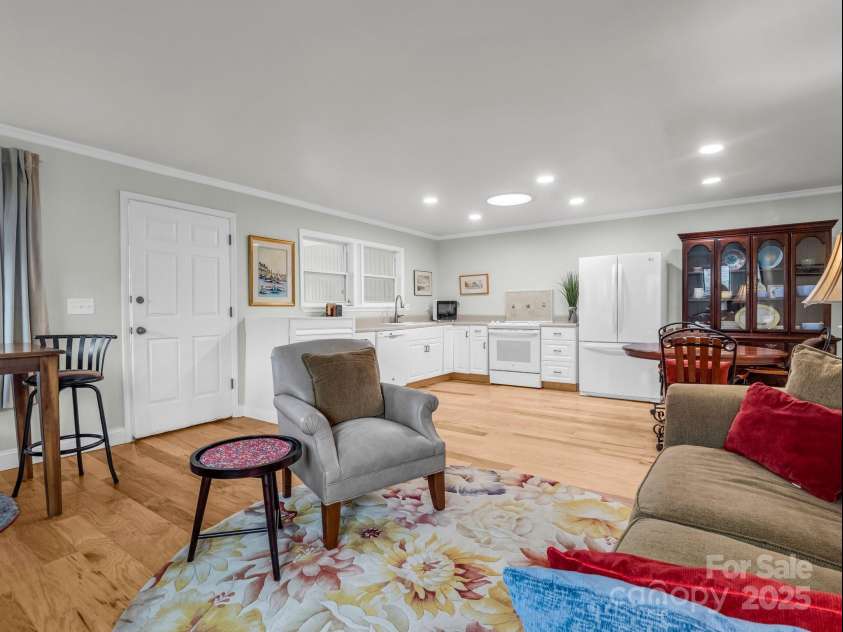 154 Freedom Road, Hendersonville, NC 28782.  MLS# CAR4243481, YatesRealty ID 5711. 